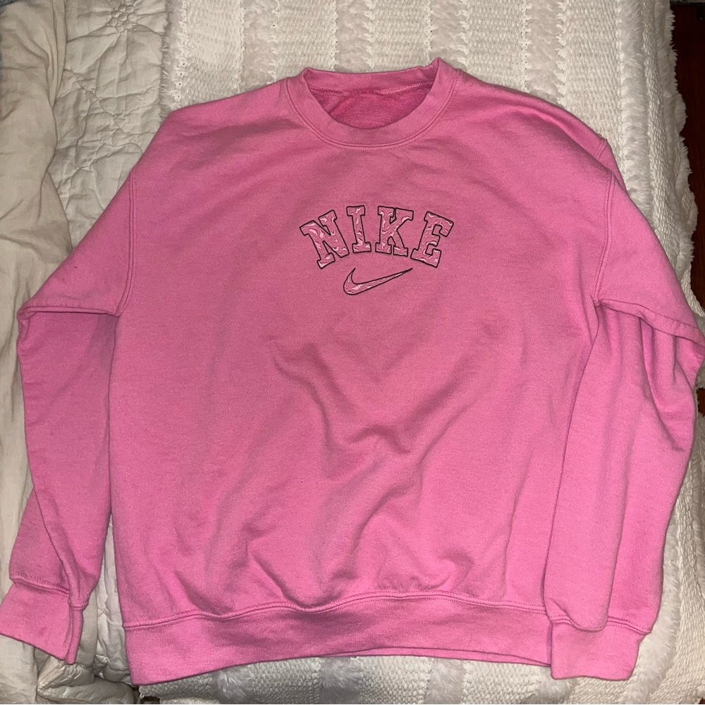 Pink Nike crew neck size small!!